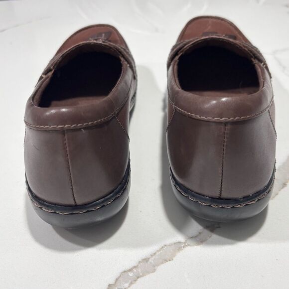 Clarks | Women’s Slip-On Loafers Shoes Sz 6.5 Brown Tassels - Picture 4 of 10